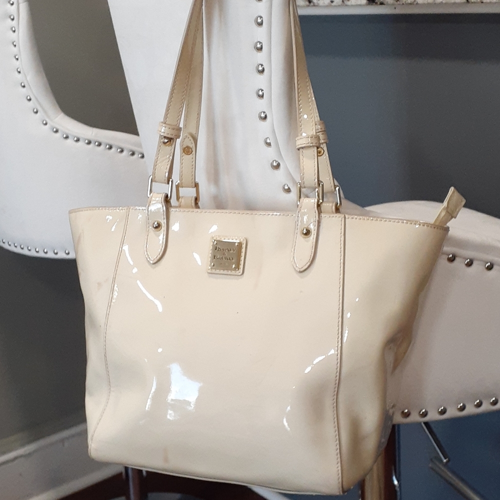 Dooney and bourke  Patten leather shoulder bag - Picture 10 of 17